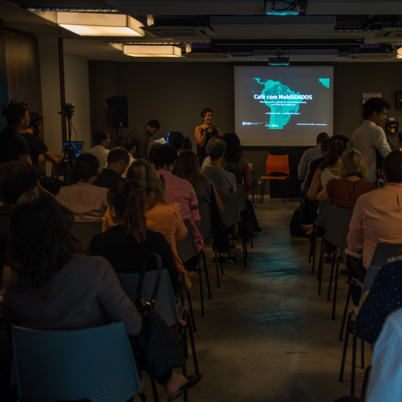 Café com MobiliDADOS discute os desafios para planejar e gerir a mobilidade urbana com base em evidências