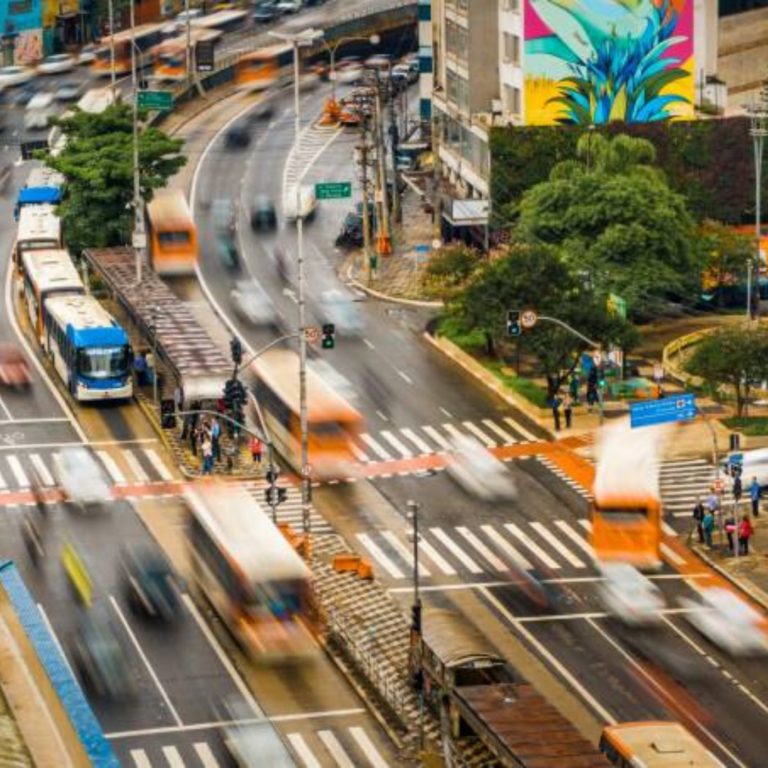 Os ônibus elétricos estão chegando e podem tornar as nossas cidades mais sustentáveis