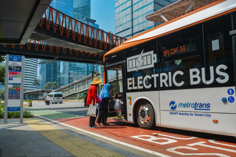 Ônibus elétricos: novo estudo do ITDP aponta o planejamento da infraestrutura de recarga como chave do sucesso